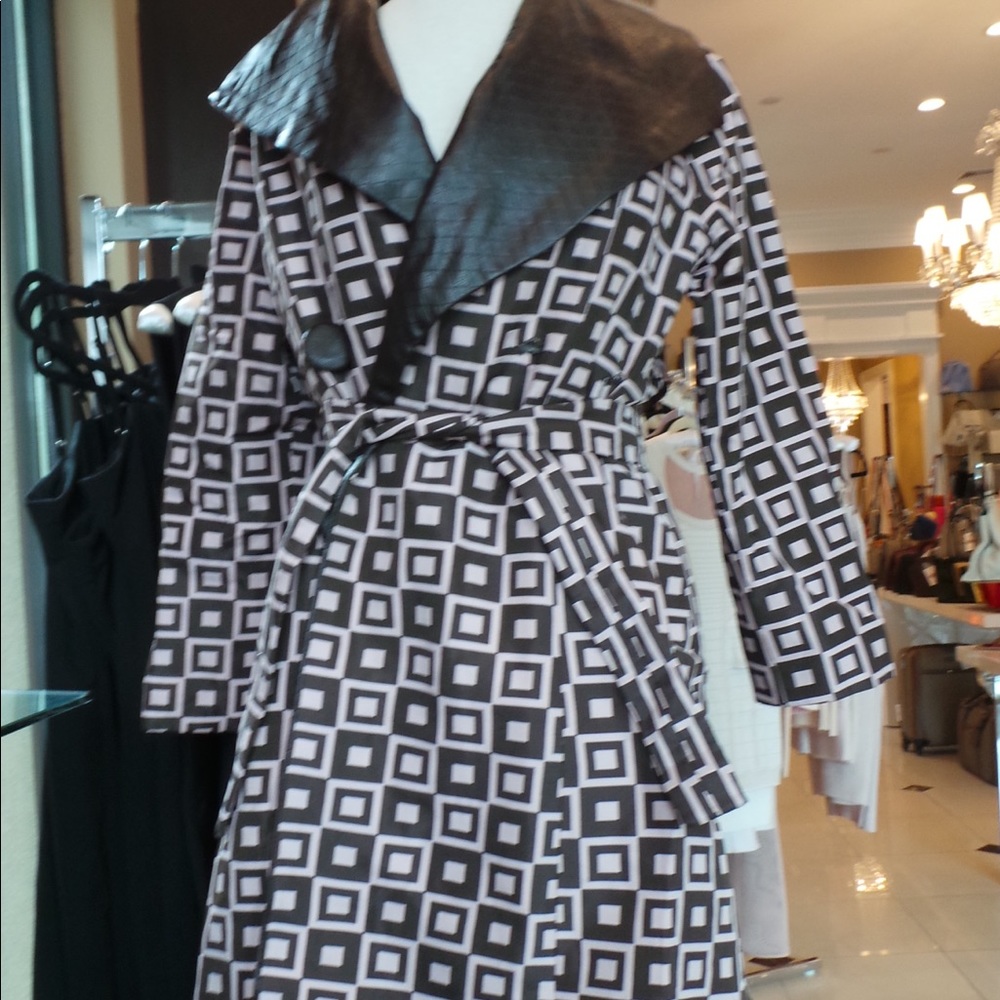 Patterned Trench Coat with Floral Pattern inside